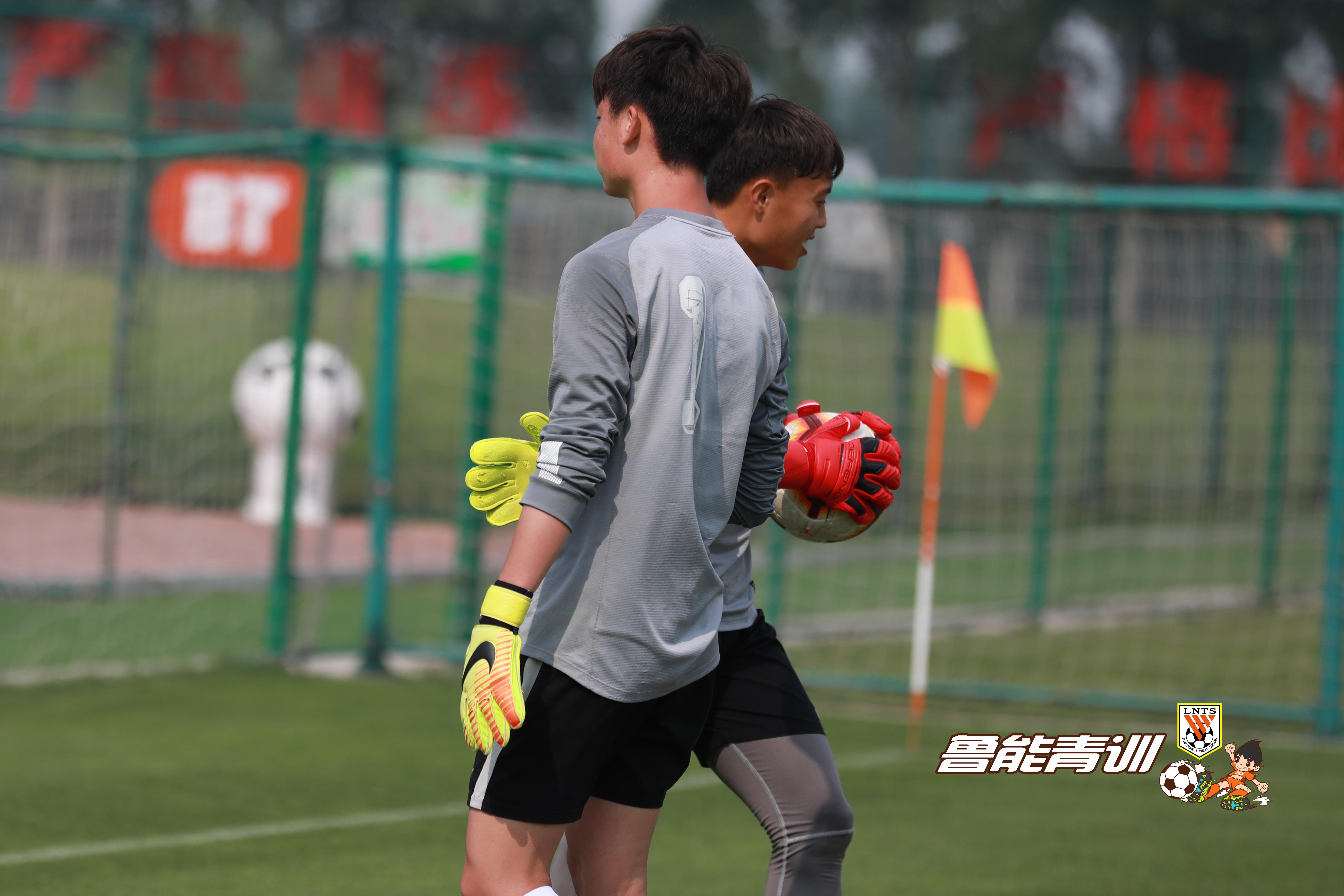 关于多特蒙德青训球员表现抢眼,展现出色表现的信息 关于多特蒙德青训球员表现抢眼,展现出色表现的信息