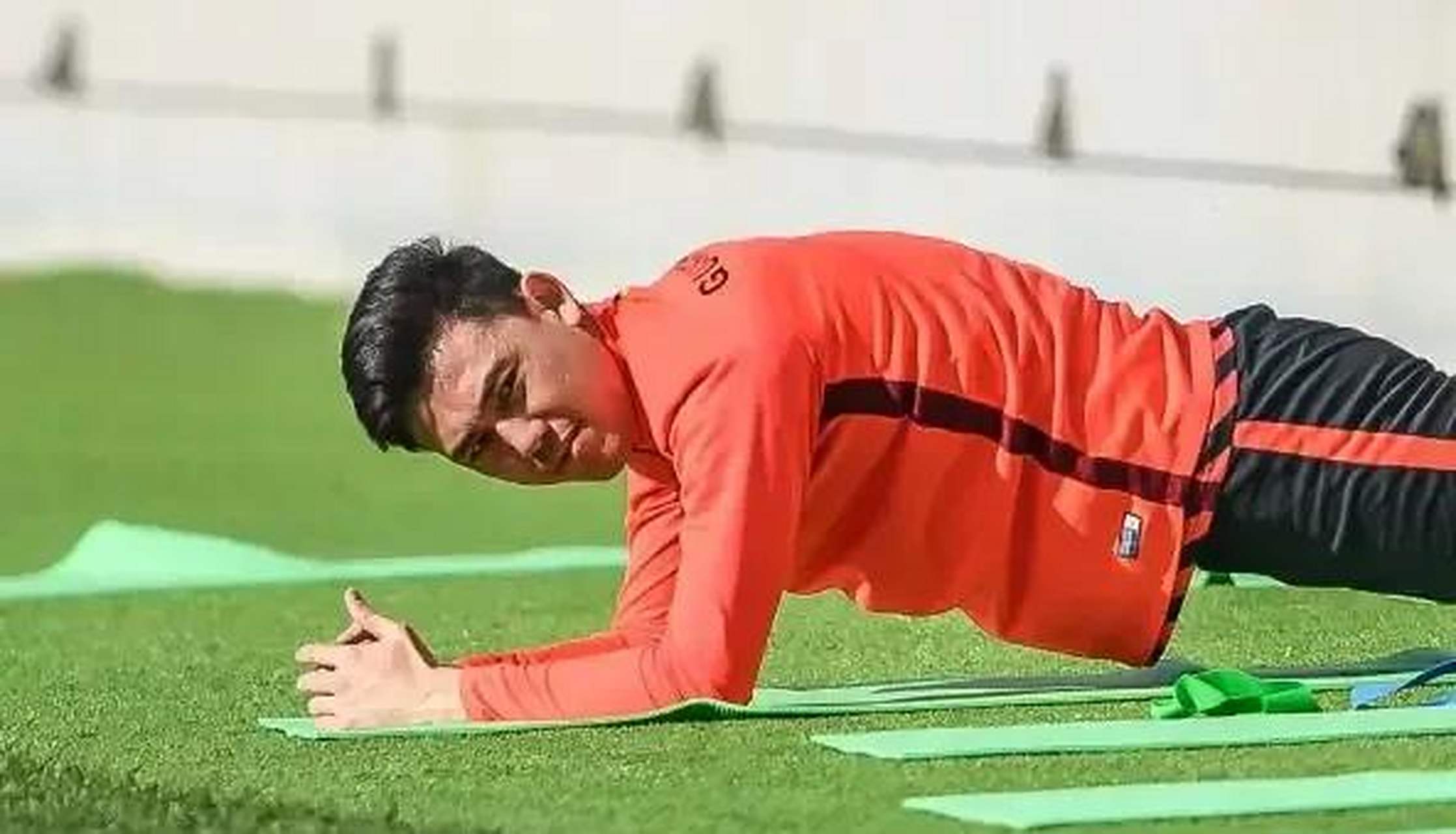 里尔锋线火爆,连续三场比赛零封对手 里尔锋线火爆,连续三场比赛零封对手