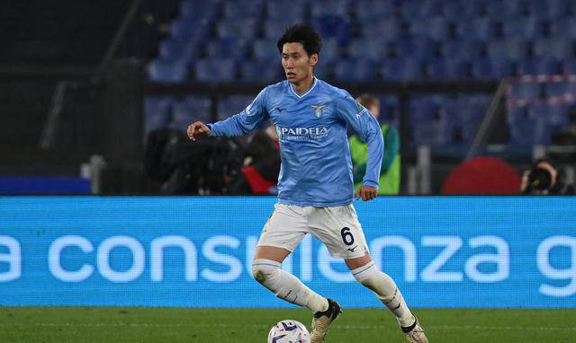 拉齐奥球员表现抢眼，为球队争取关键三分的简单介绍