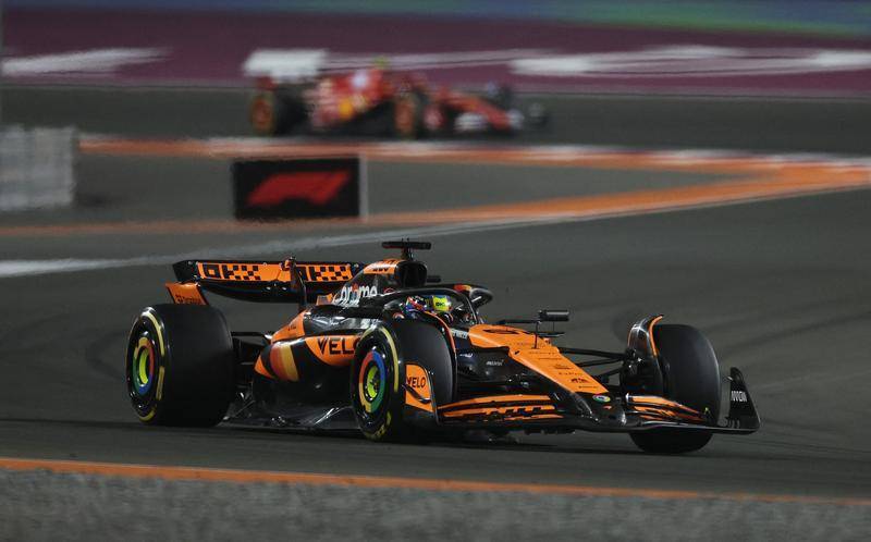 包含迈凯伦横扫红牛车队，维斯塔潘点燃赛场的词条