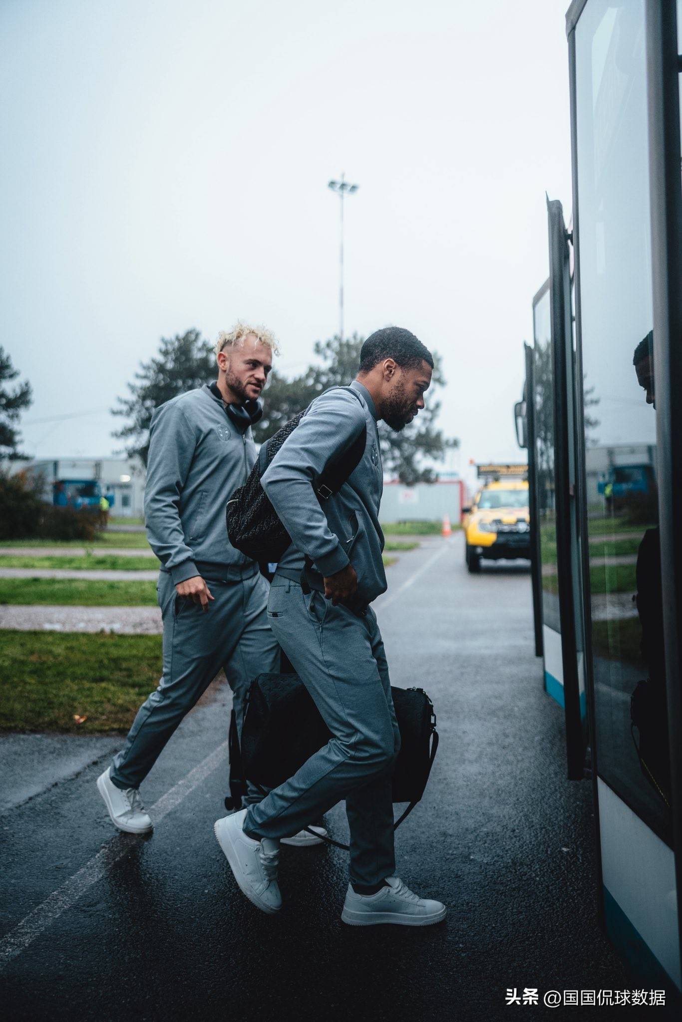 美因茨球员经过紧张训练备战下一场比赛 美因茨球员经过紧张训练备战下一场比赛