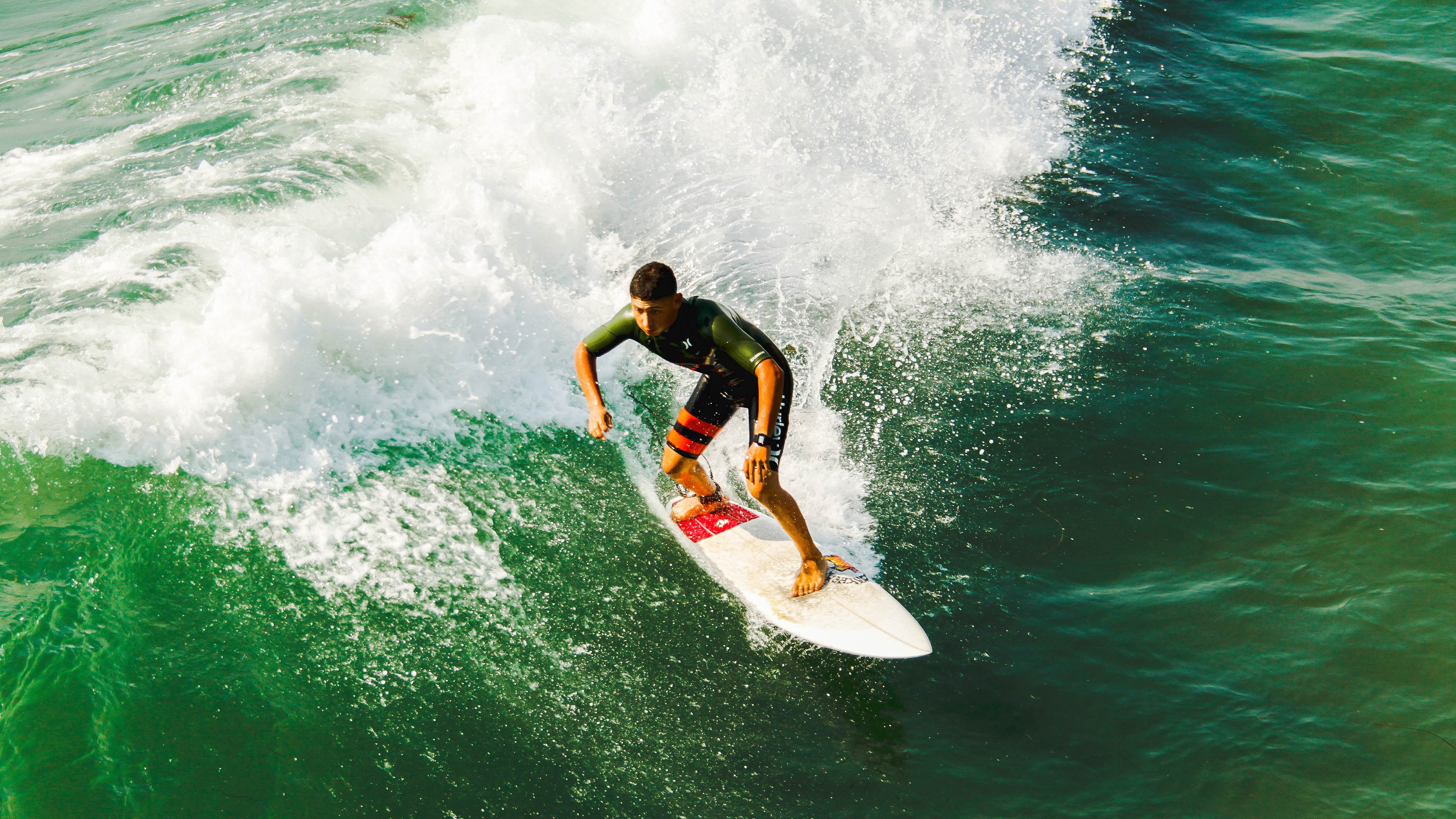 特奥一锤定音，曼城强势攻克安哥拉铁壁